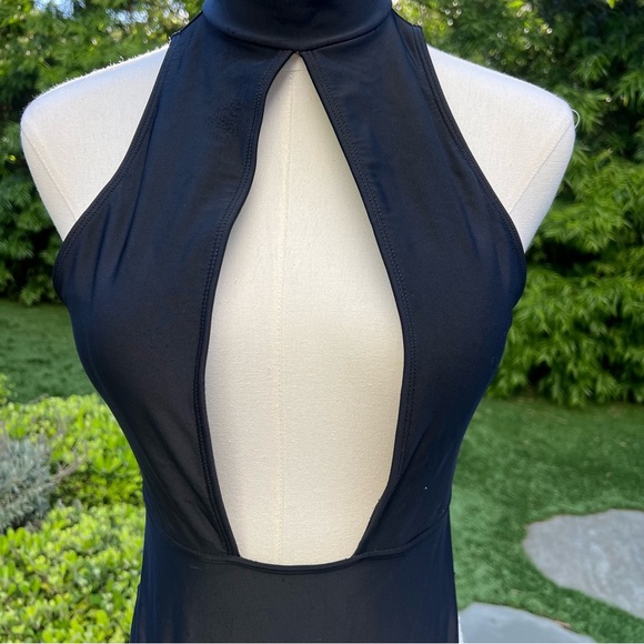 Sexy deep V neck swimsuit - Picture 2 of 7